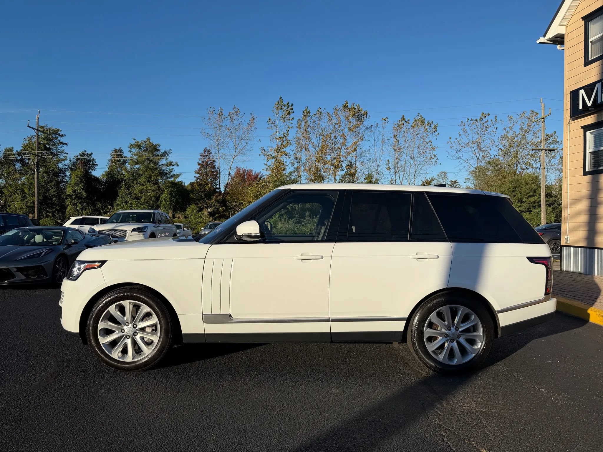 Used 2017 Land Rover Range Rover HSE AWD/4WD image 3