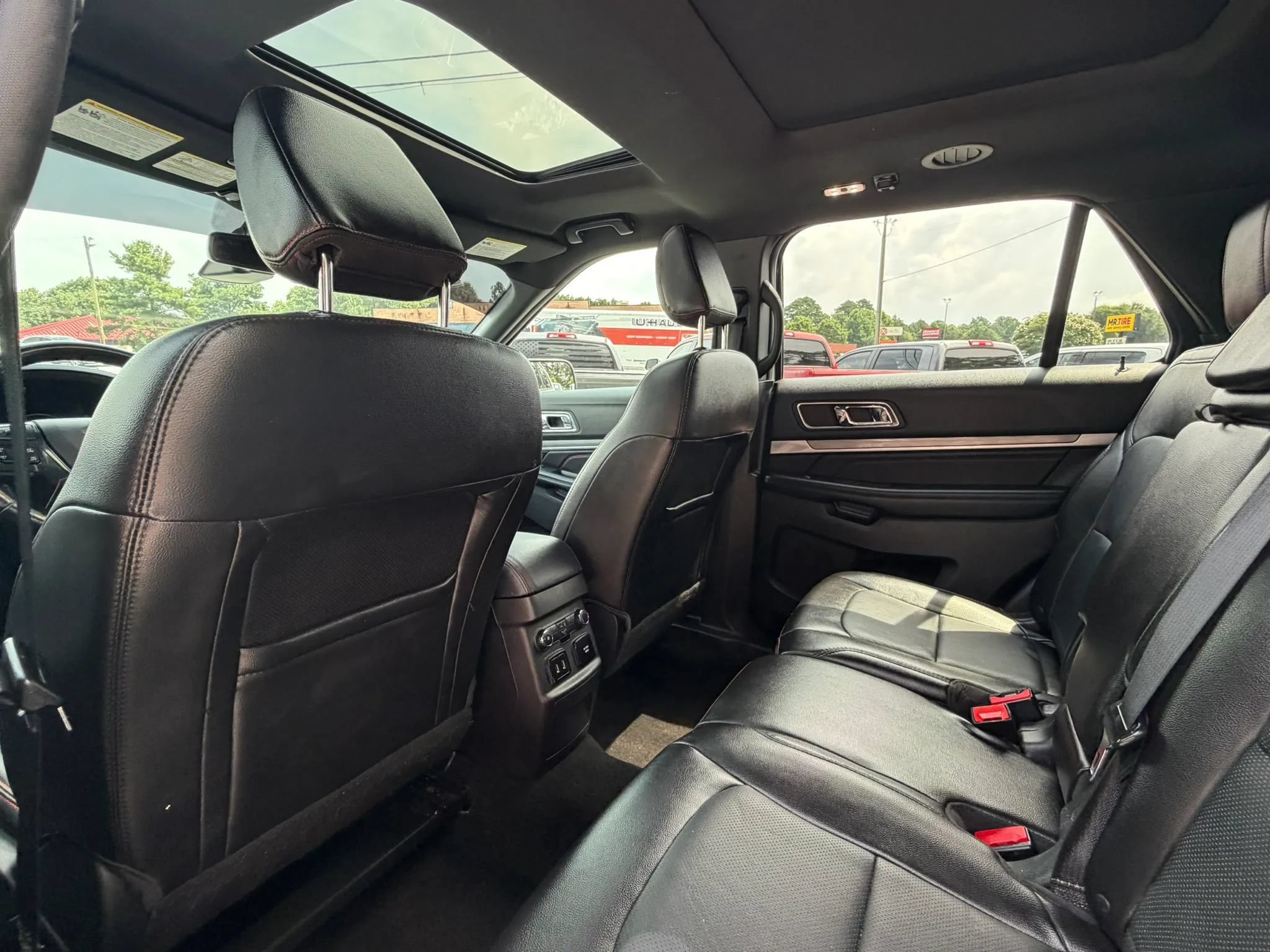 Used 2018 Ford Explorer Sport w/ Equipment Group 401A AWD/4WD image 18
