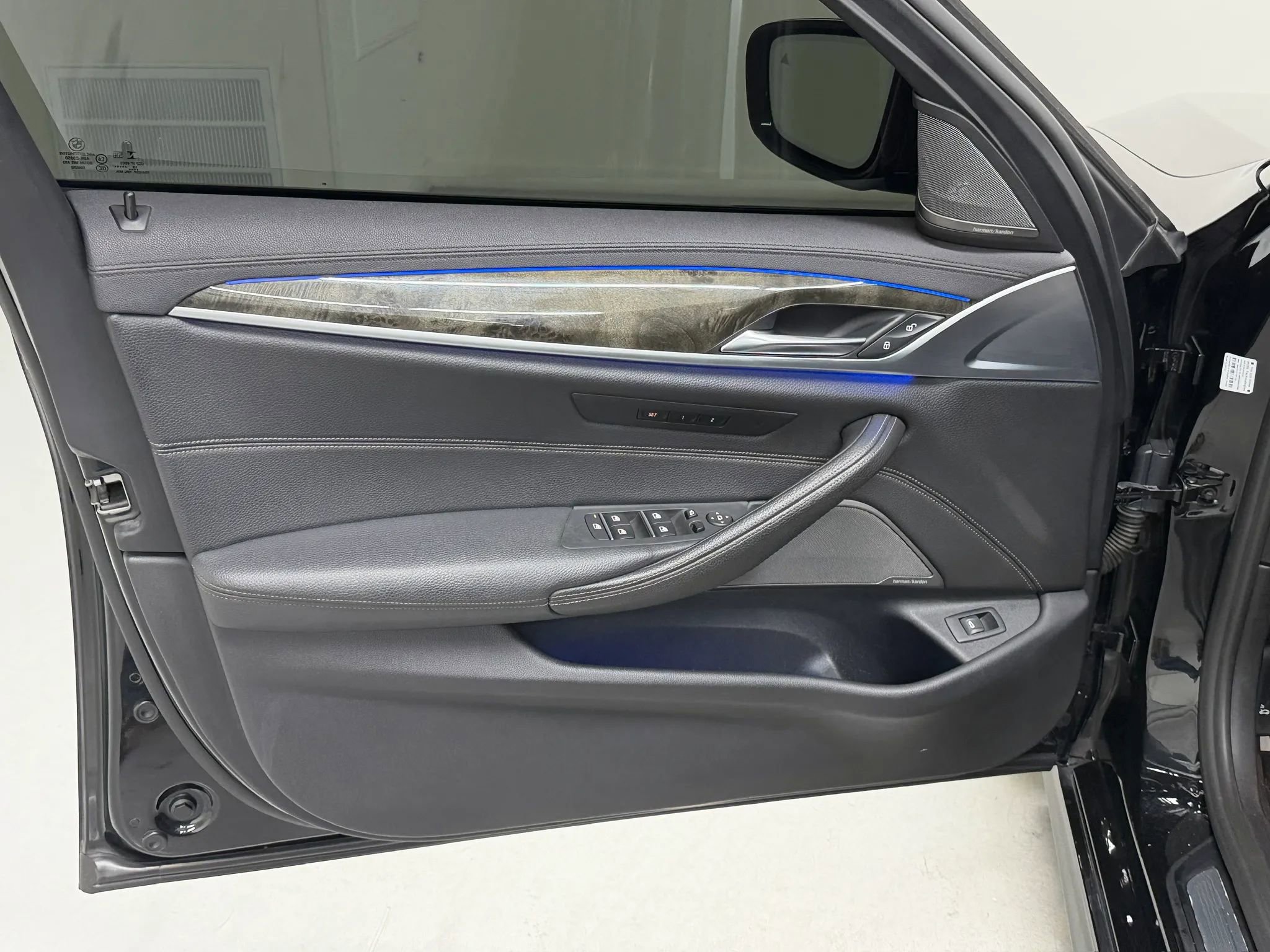 Used 2020 BMW M550i xDrive AWD/4WD image 19