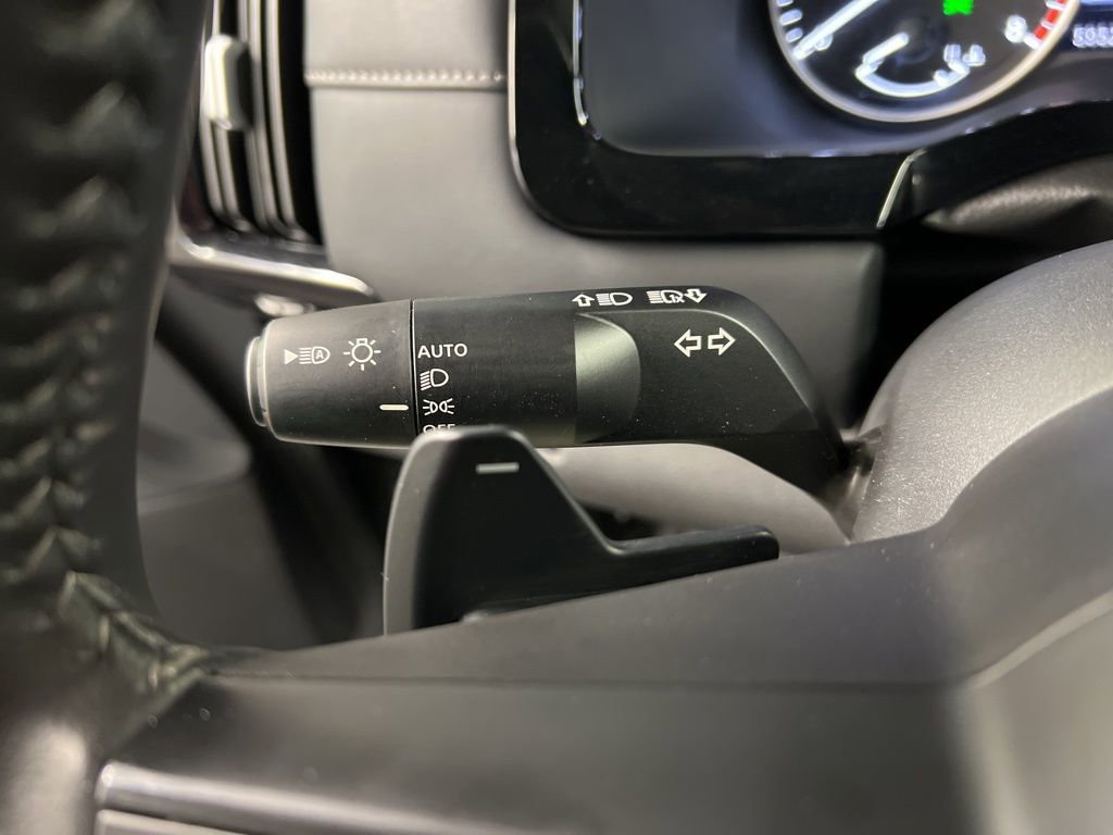 Used 2025 Nissan Pathfinder SV AWD/4WD image 20