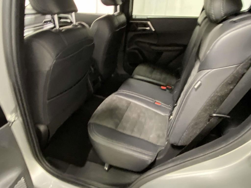Used 2024 Mitsubishi Outlander SE image 8