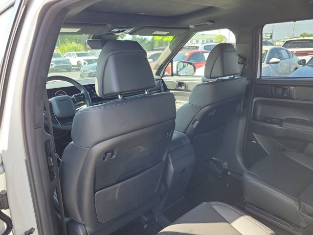 Used 2025 Hyundai Santa Fe Calligraphy AWD/4WD image 15