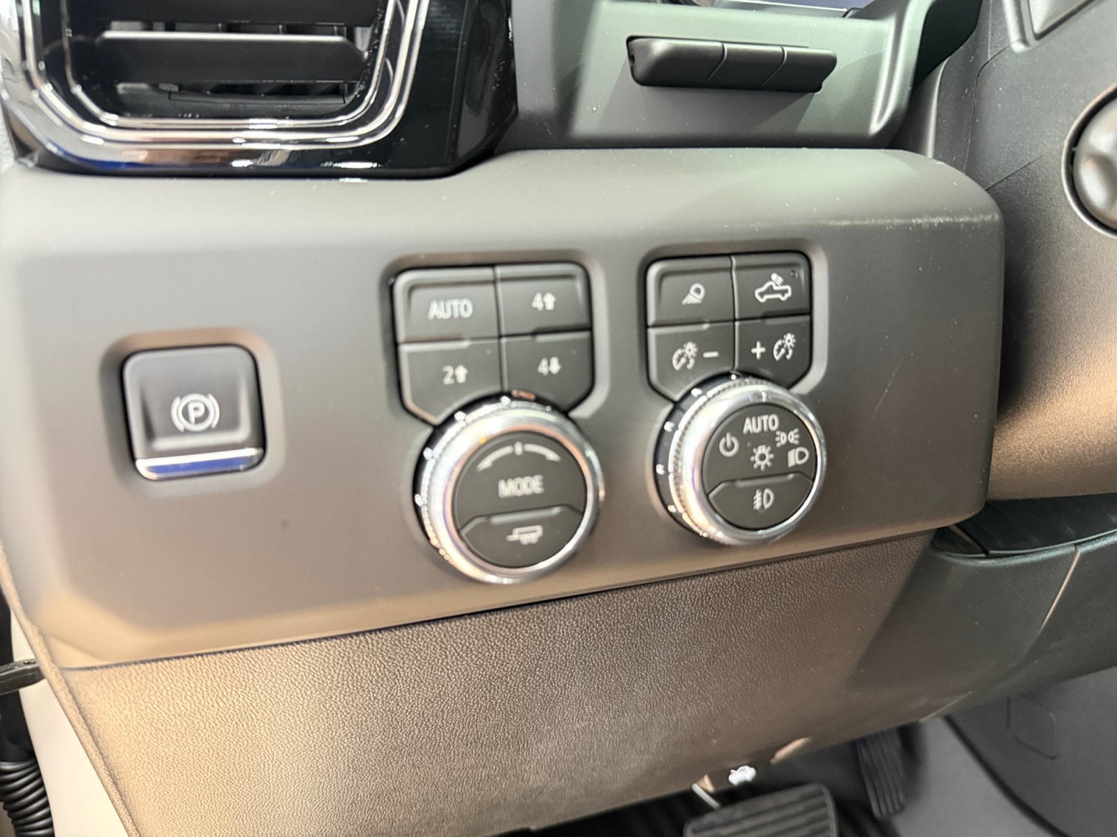 New 2026 GMC Sierra 1500 AT4 w/ AT4 Premium Package AWD/4WD image 25