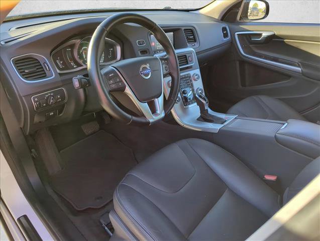 Used 2018 Volvo V60 T5 Cross Country w/ Convenience Package image 6