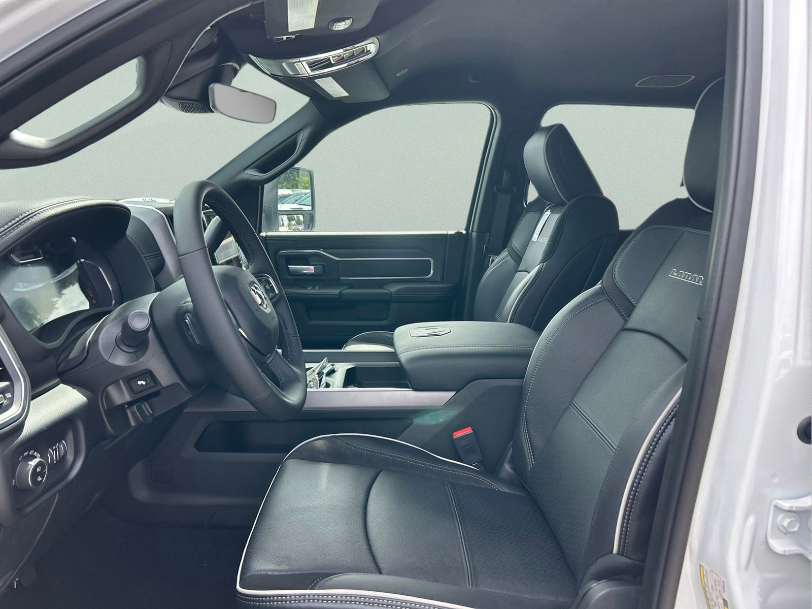 New 2026 RAM 2500 Laramie AWD/4WD image 9