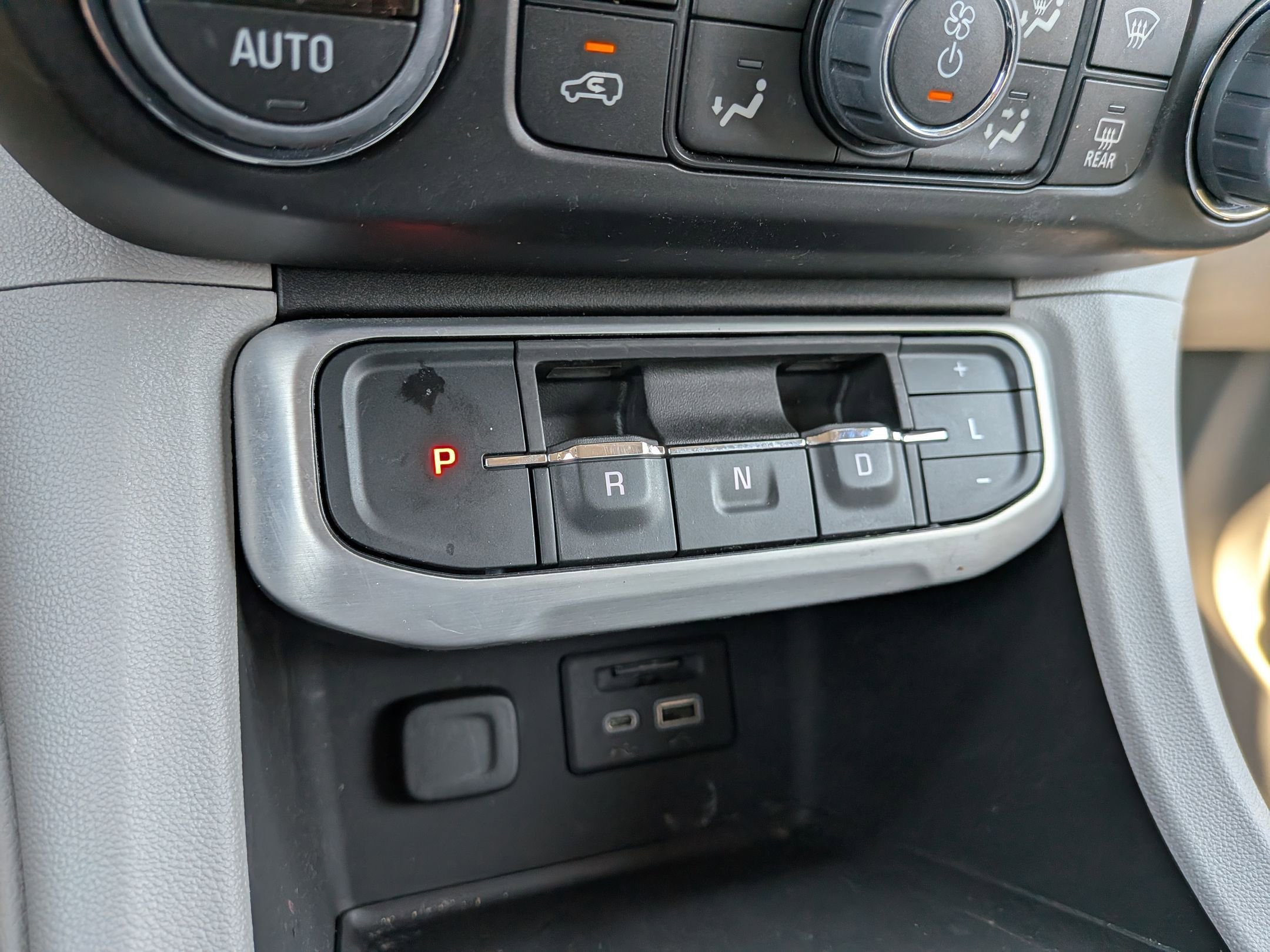 Used 2023 GMC Acadia SLT w/ Preferred Package AWD/4WD image 15