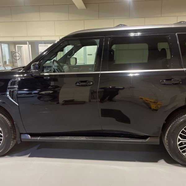 Used 2025 Nissan Armada Platinum image 12