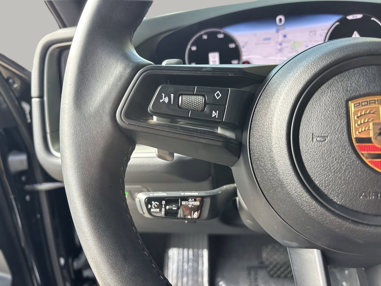 Used 2025 Porsche Cayenne E-Hybrid Coupe image 29