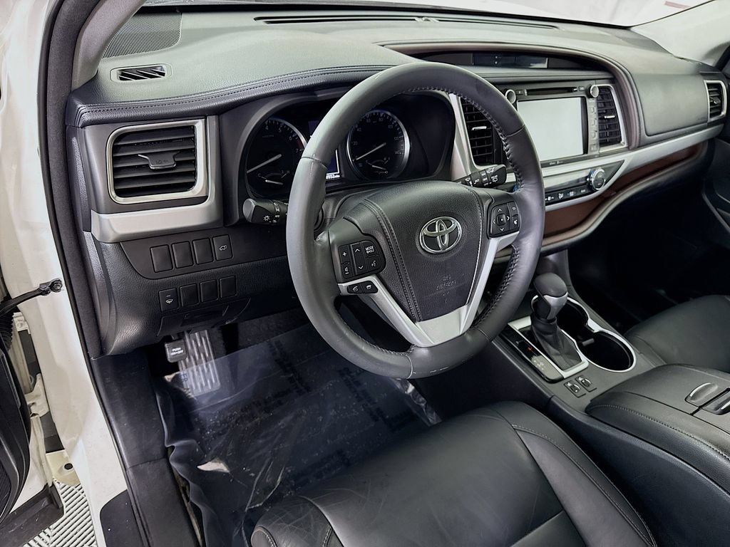 Used 2014 Toyota Highlander XLE AWD/4WD image 20