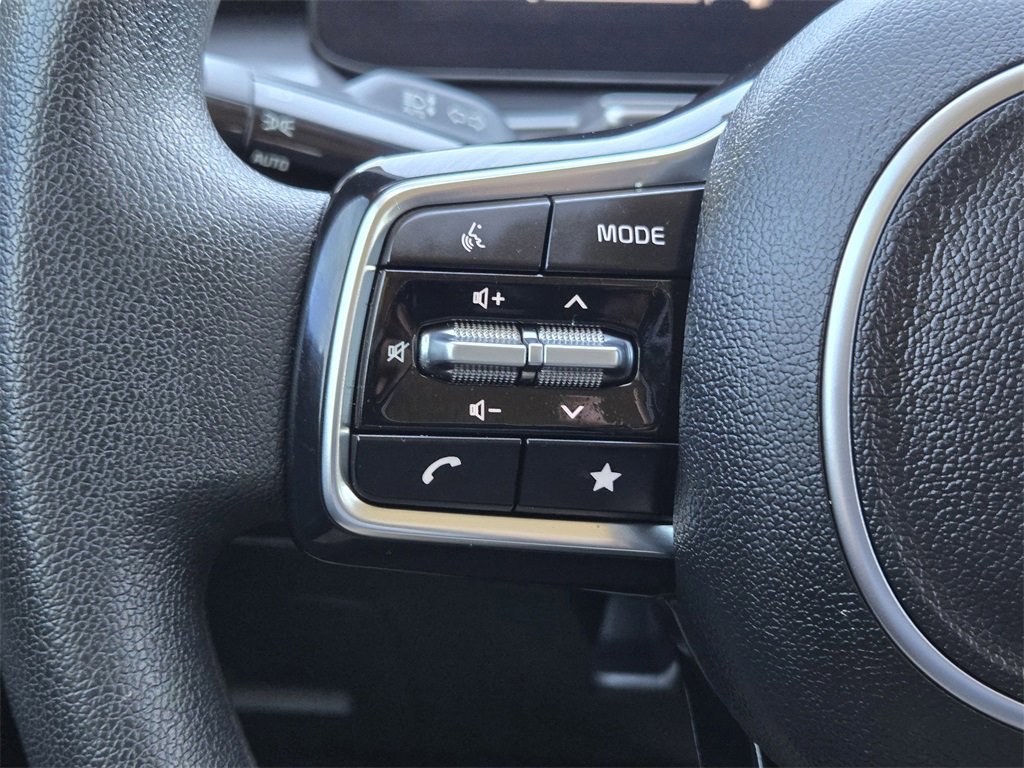 Certified 2025 Kia Sorento LX image 26