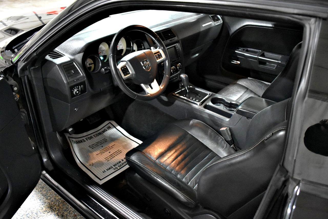 Used 2013 Dodge Challenger SXT image 11