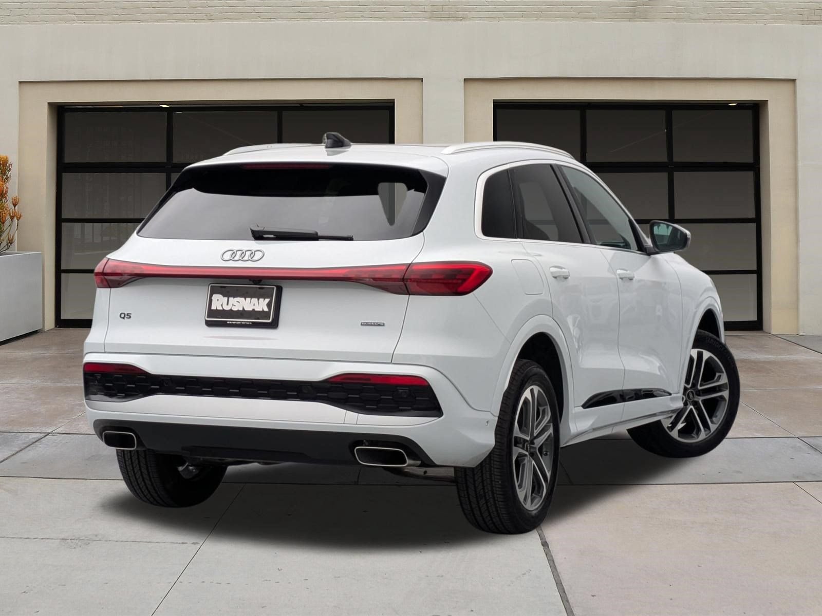 Used 2025 Audi Q5 Premium Plus w/ Premium Plus AWD/4WD image 4