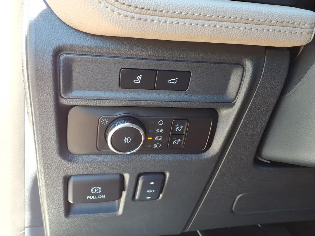 Used 2024 Ford Expedition Limited AWD/4WD image 15