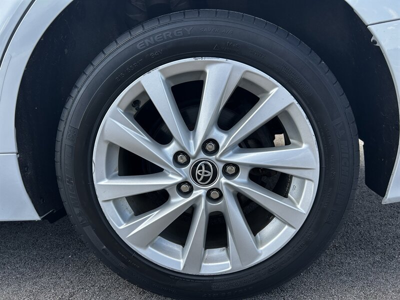 Used 2022 Toyota Camry LE w/ Carpet Mat Package (TMS) AWD/4WD image 9