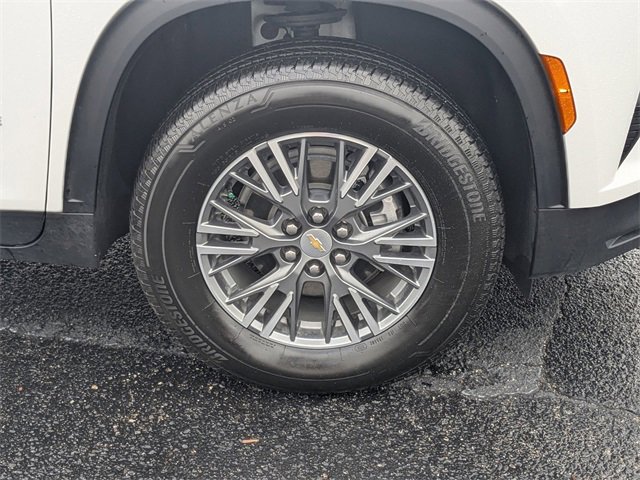 Used 2025 Chevrolet Traverse LT image 11