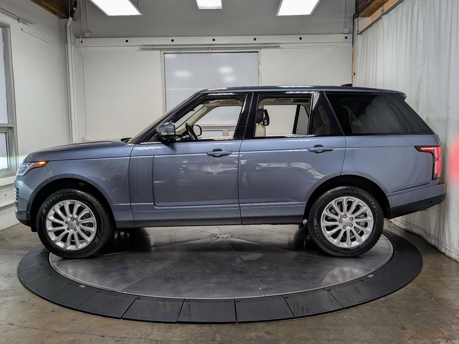 Used 2019 Land Rover Range Rover HSE AWD/4WD image 6