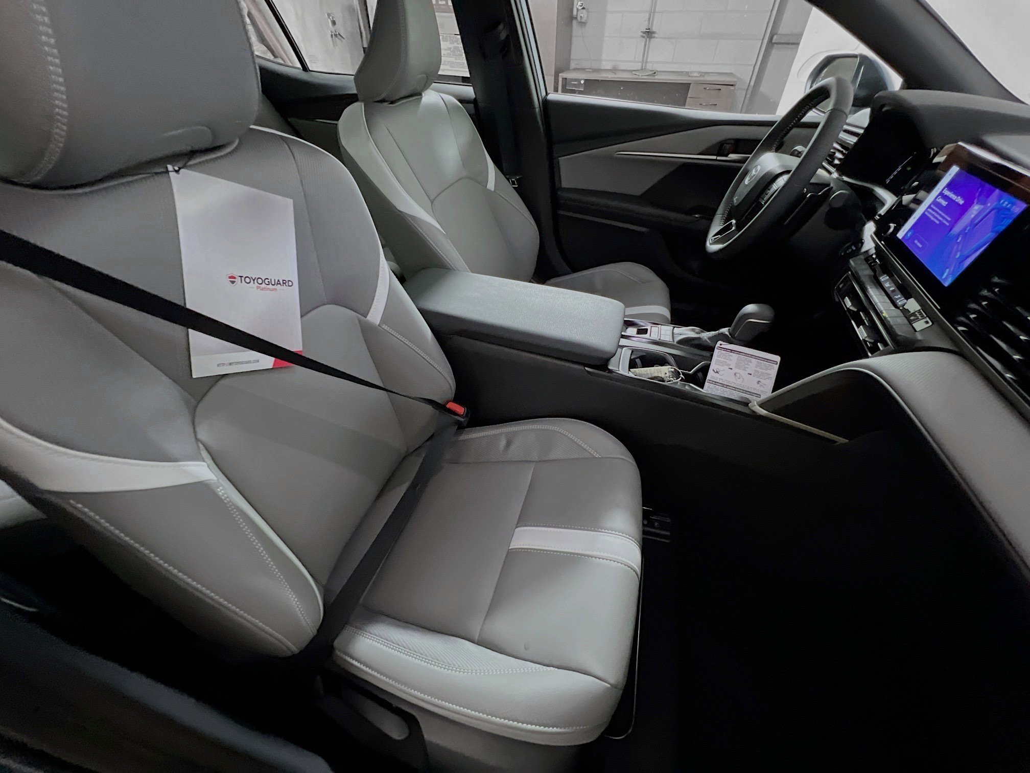 Used 2025 Toyota Camry SE w/ Convenience Package image 31