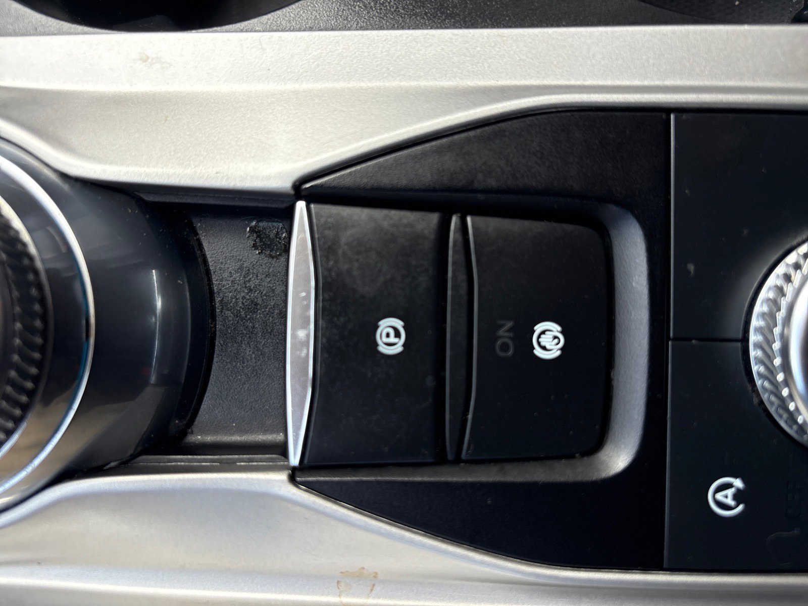 Used 2022 Ford Explorer XLT w/ Equipment Group 202A image 27