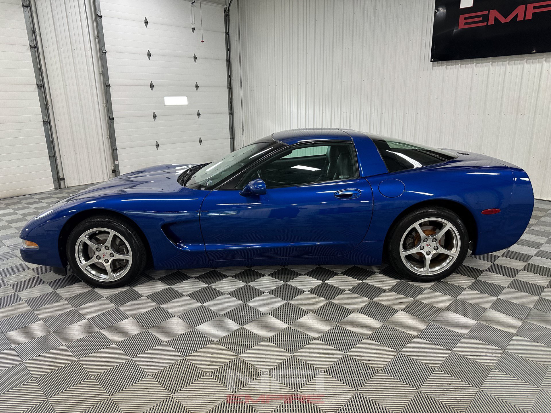 Used 2002 Chevrolet Corvette Coupe w/ Preferred Equipment Group2 RWD image 2