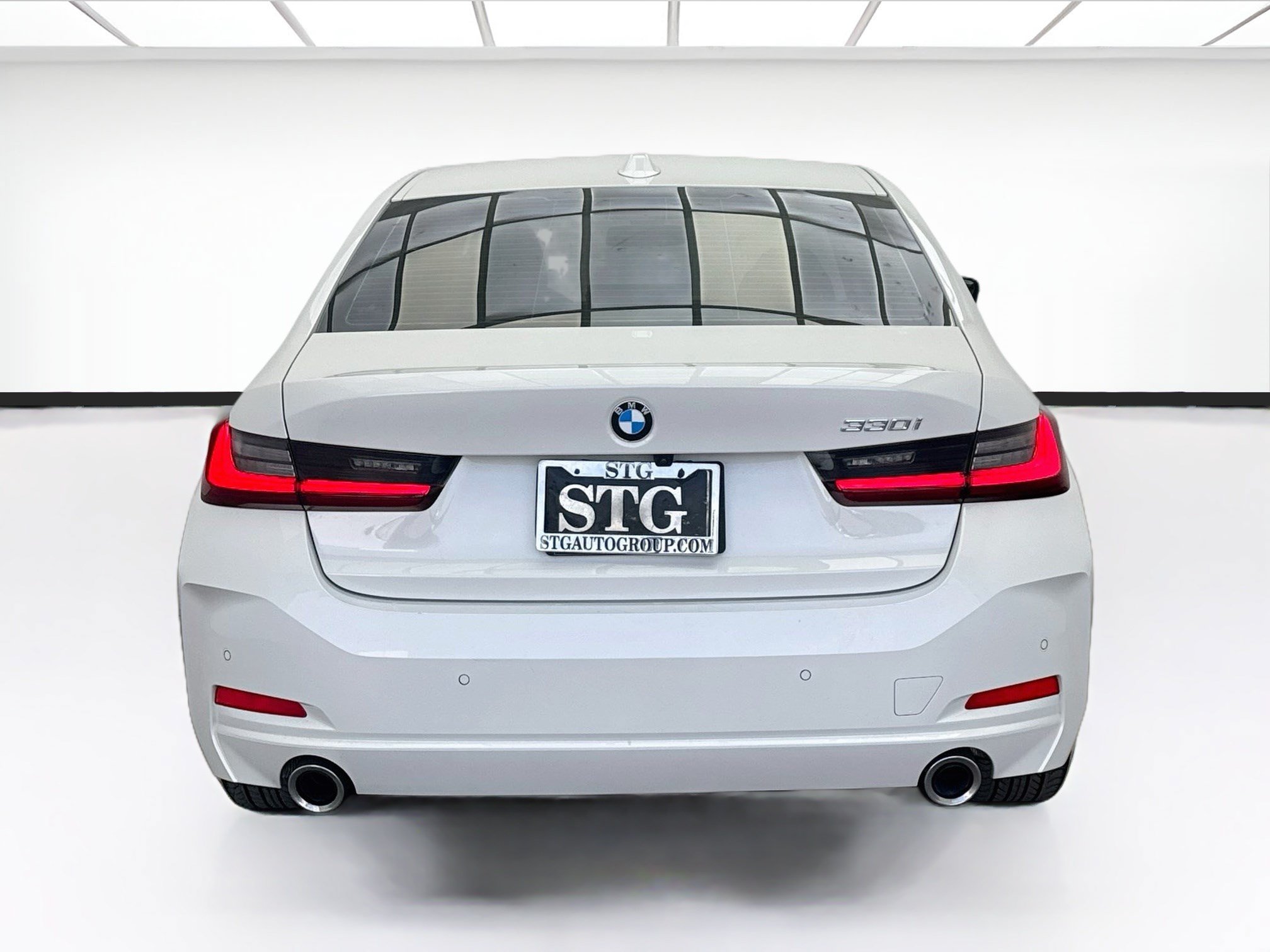 Used 2024 BMW 330i Sedan w/ Convenience Package RWD image 5