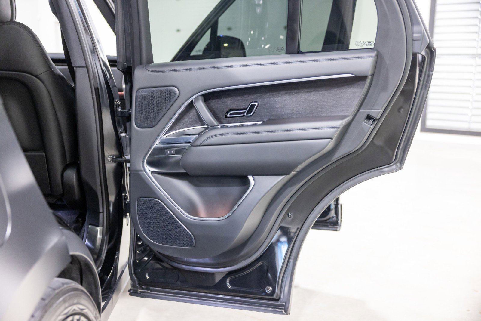 Used 2023 Land Rover Range Rover SE image 26