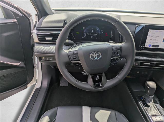 Used 2025 Toyota Camry SE image 12
