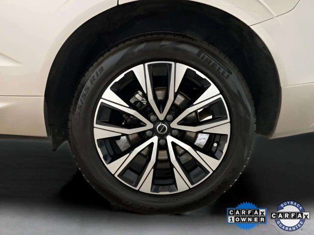 Used 2025 Volvo XC60 B5 Plus image 30