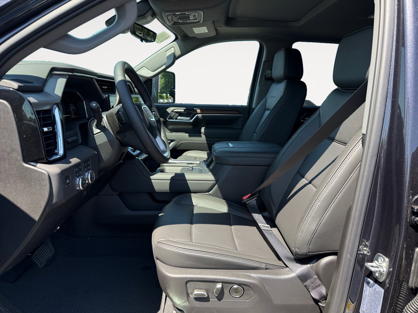 New 2025 GMC Sierra 2500 Denali w/ Denali Reserve Package image 10