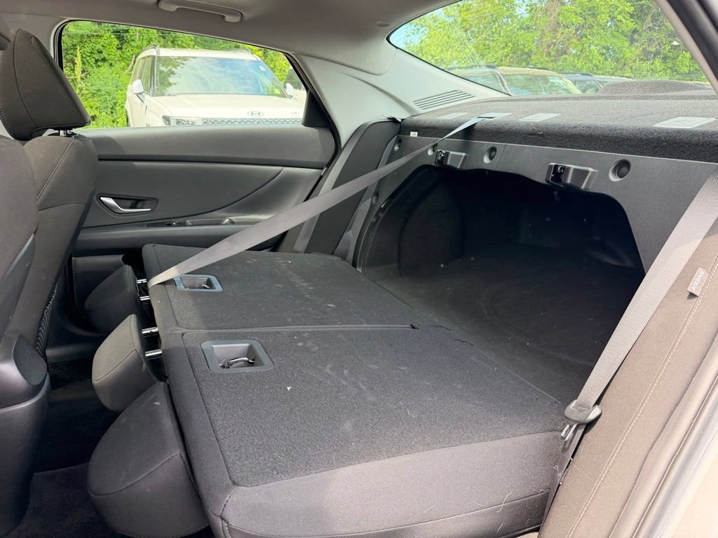 Certified 2025 Hyundai Elantra SEL FWD image 37