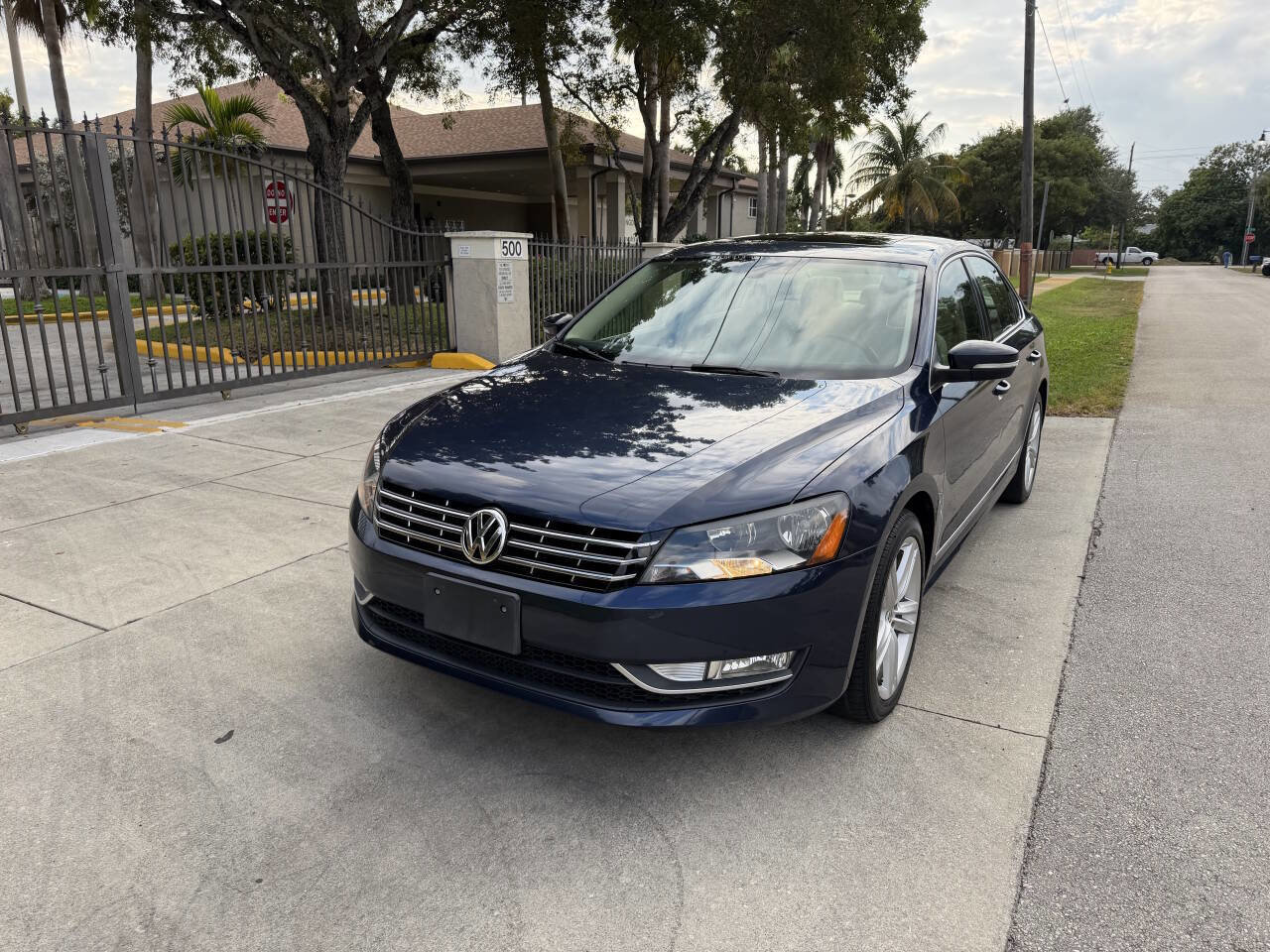 Used 2013 Volkswagen Passat 3.6 SEL Premium image 10