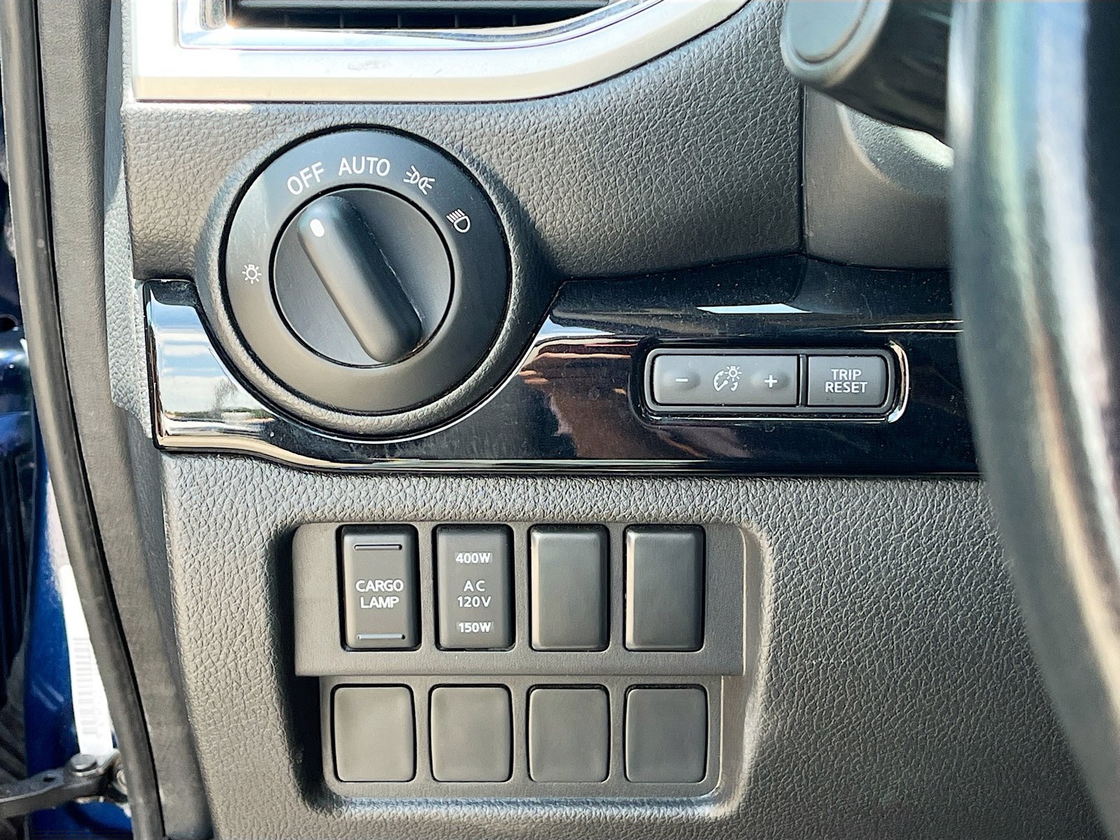 Used 2023 Nissan Titan SV w/ SV Convenience Package RWD image 10