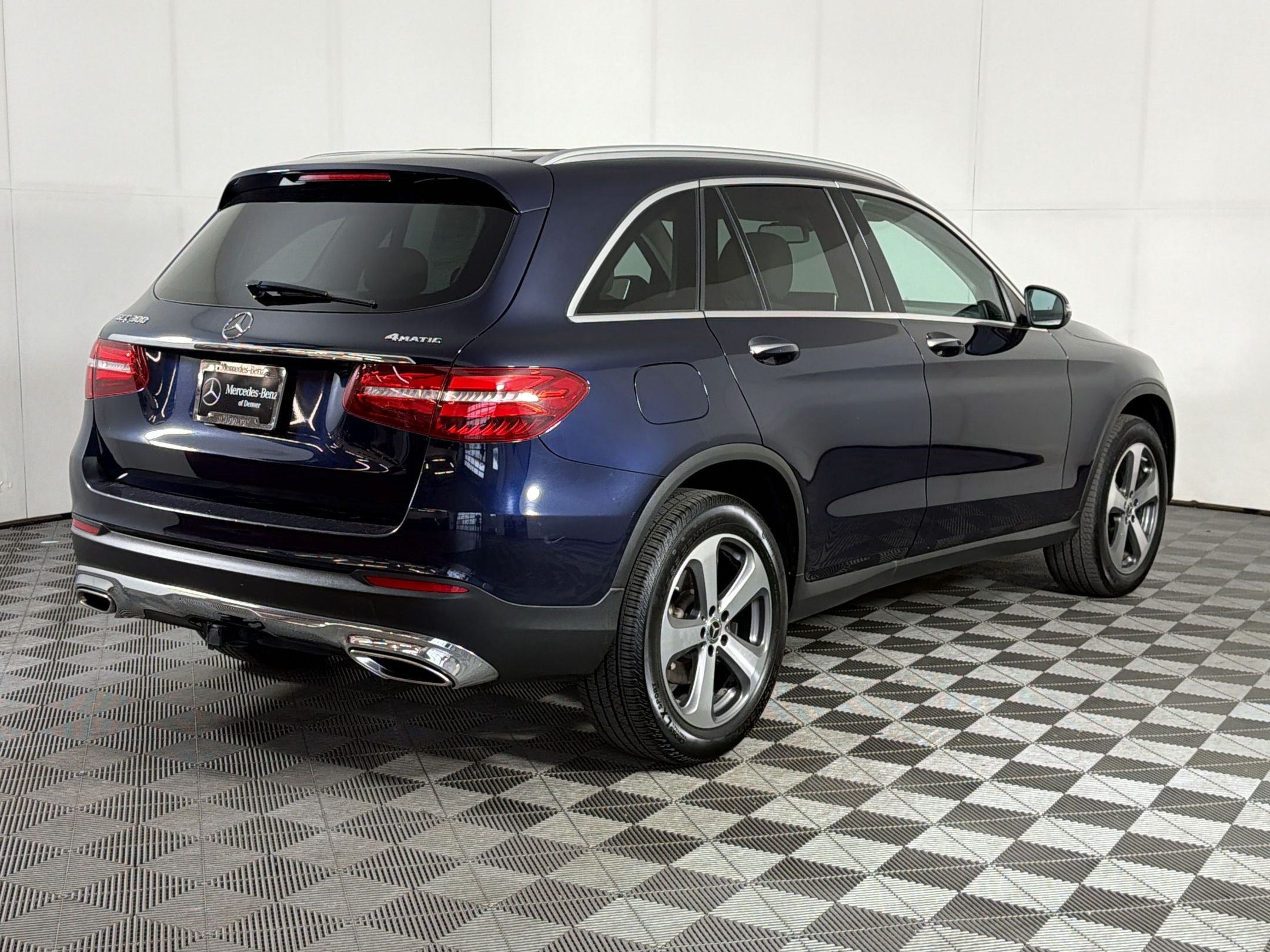 Used 2019 Mercedes-Benz GLC 300 4MATIC image 9