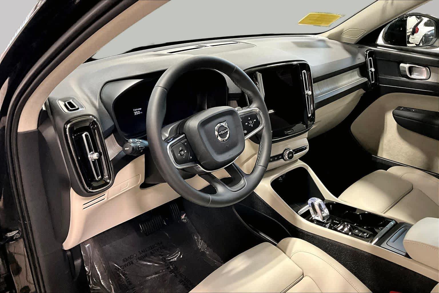 Used 2024 Volvo XC40 B5 Plus w/ Protection Package Premier AWD/4WD image 17