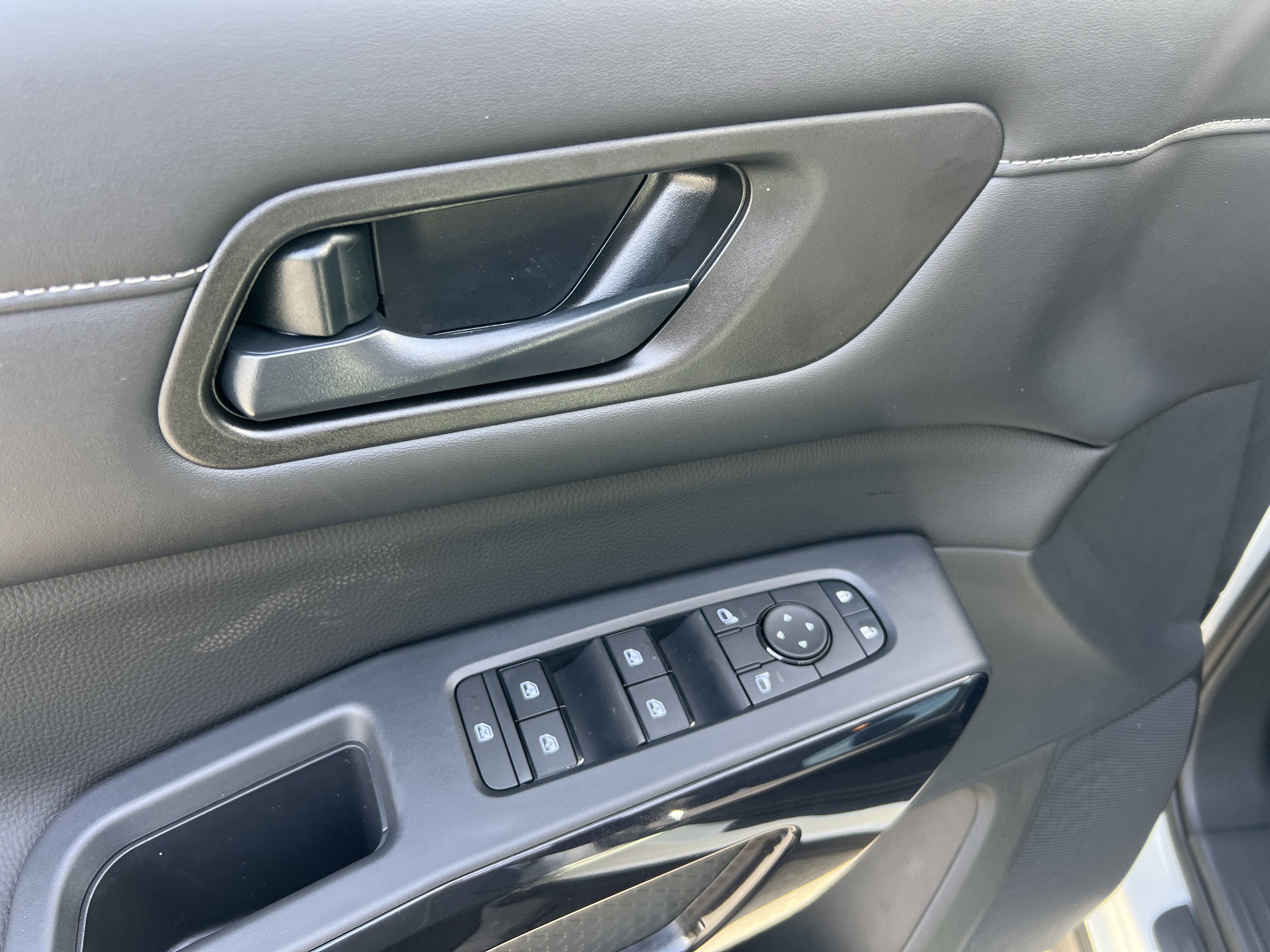 New 2026 Nissan Pathfinder SV image 15