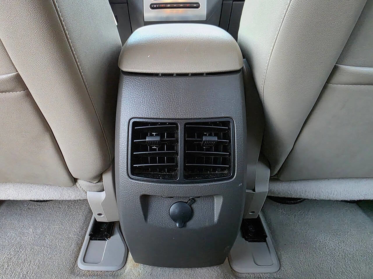 Used 2010 Ford Edge Limited image 29