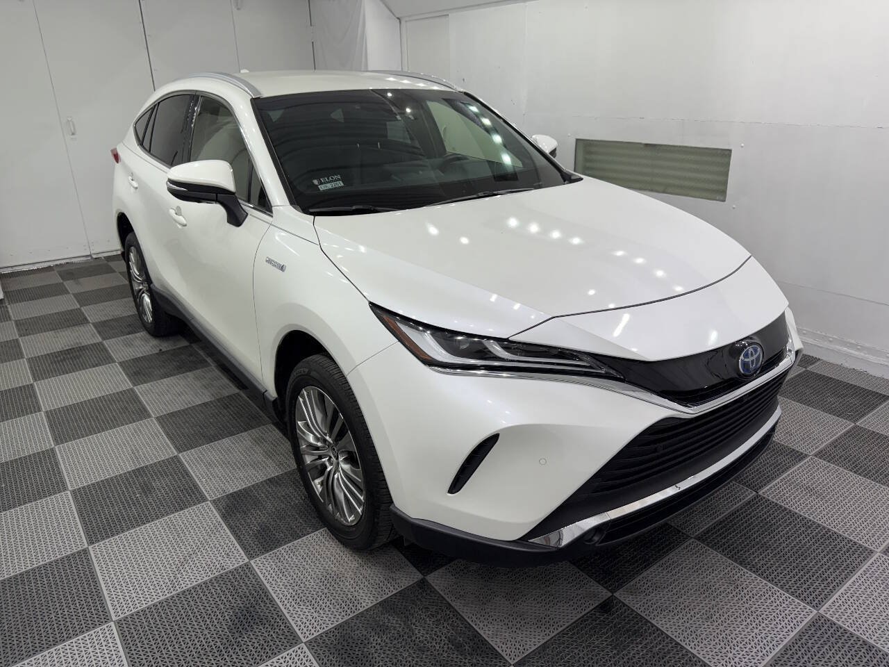 Used 2021 Toyota Venza Limited AWD/4WD image 2