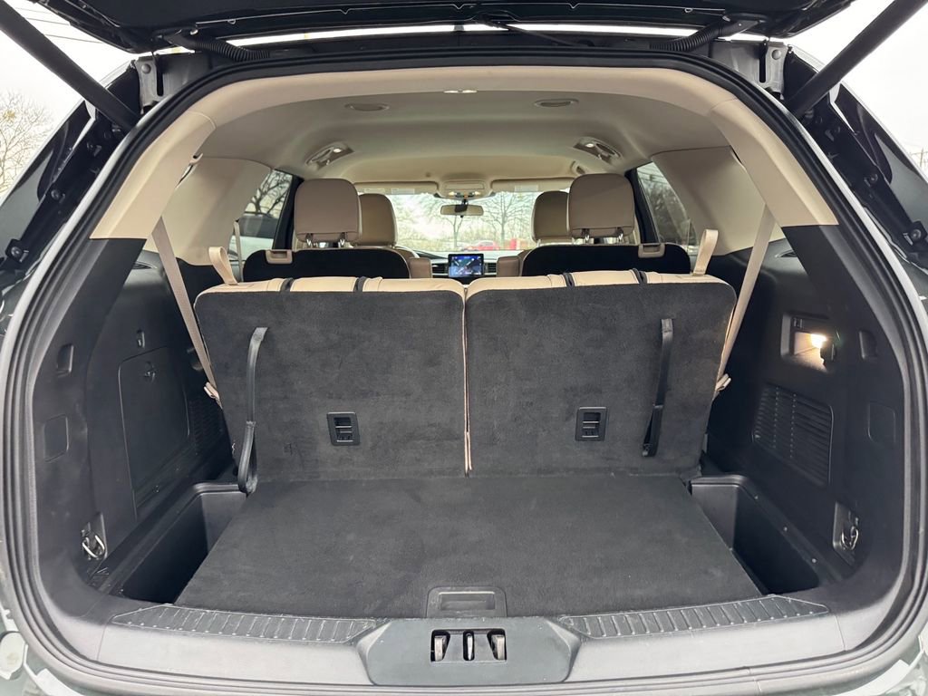 Used 2022 Ford Explorer XLT w/ Equipment Group 202A image 9