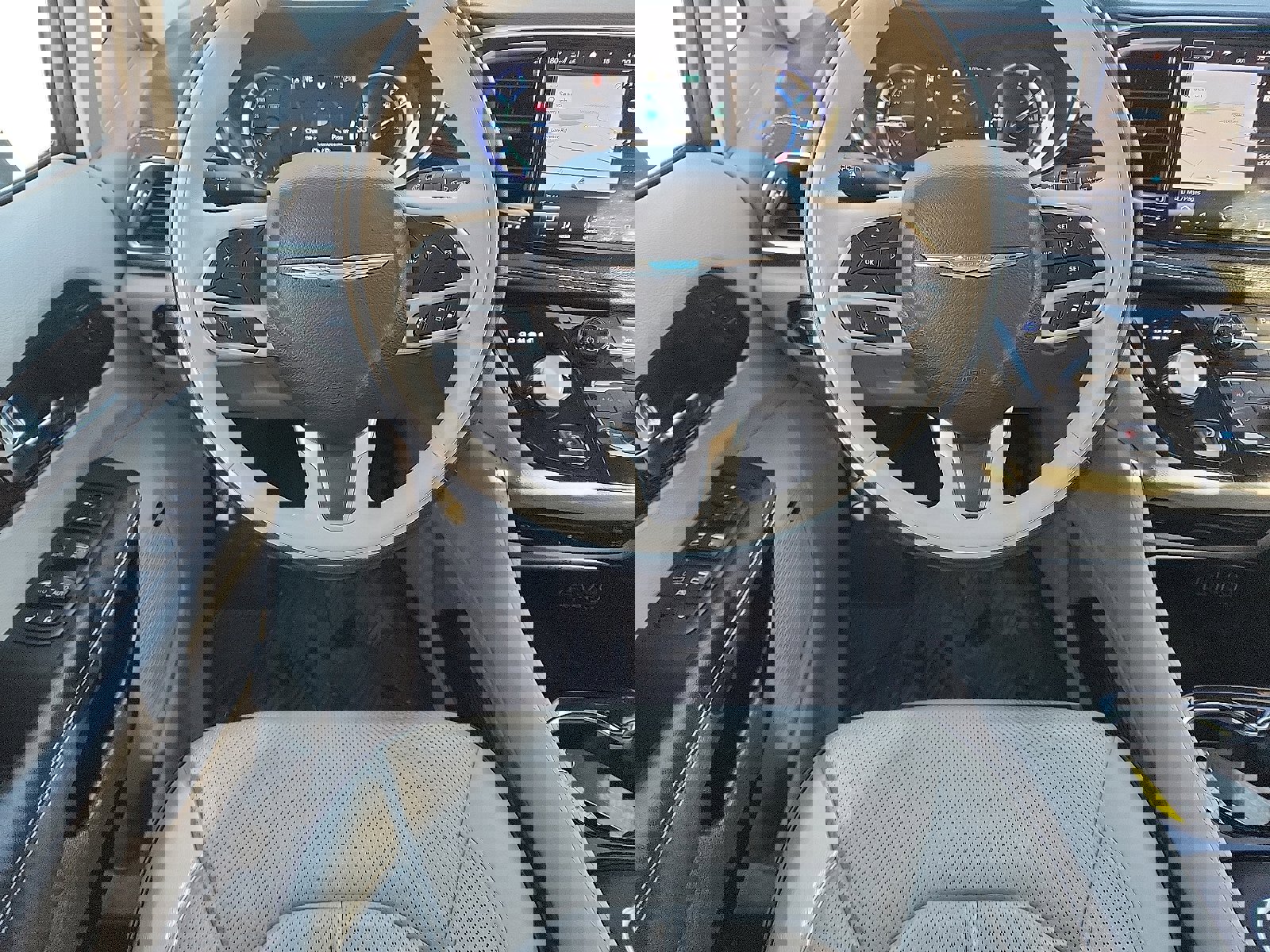 Used 2021 Chrysler Pacifica Limited w/ Uconnect Theater Family Group image 10