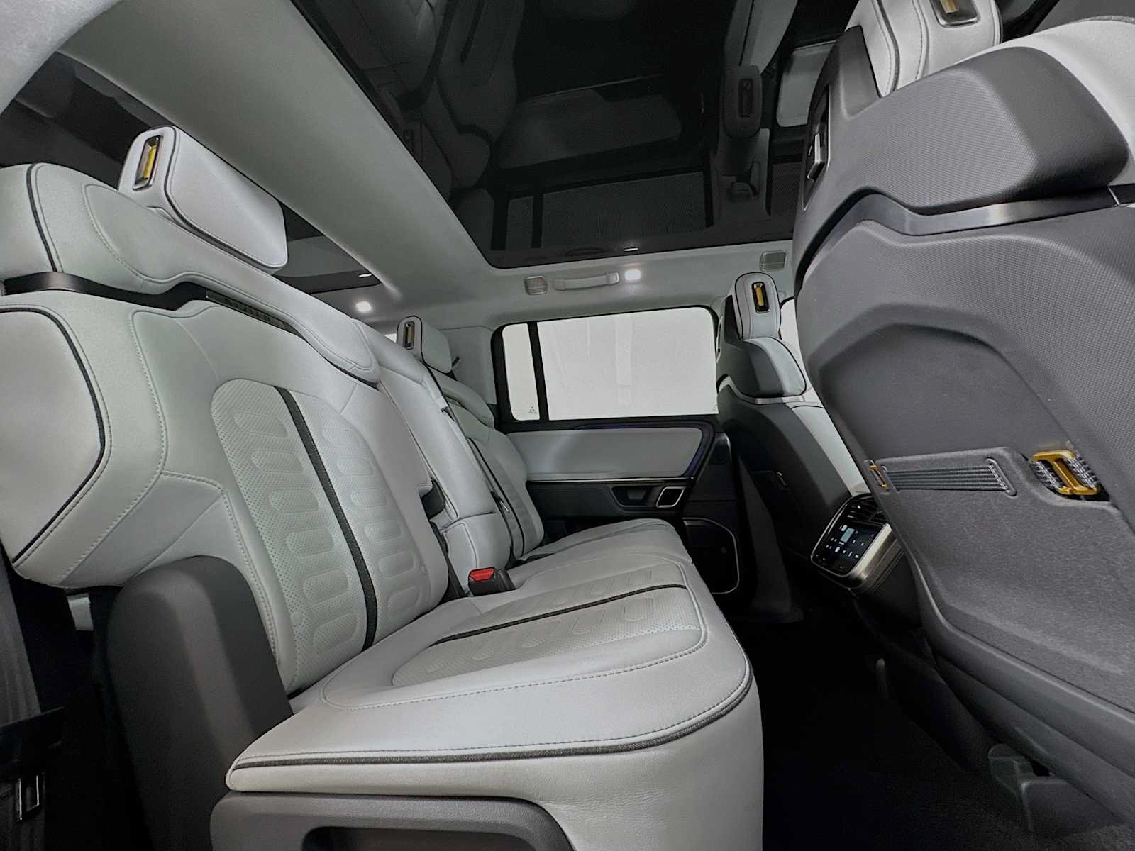 Used 2023 Rivian R1S Adventure AWD/4WD image 27
