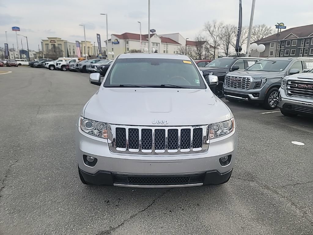 Used 2011 Jeep Grand Cherokee Overland image 2