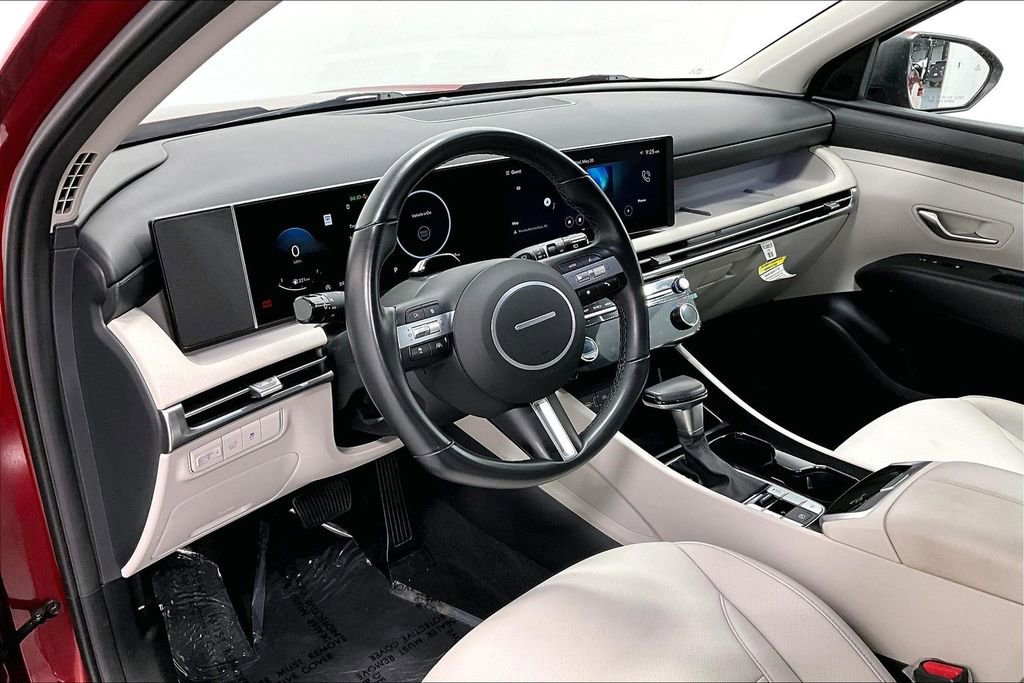 Used 2025 Hyundai Tucson SEL FWD image 16