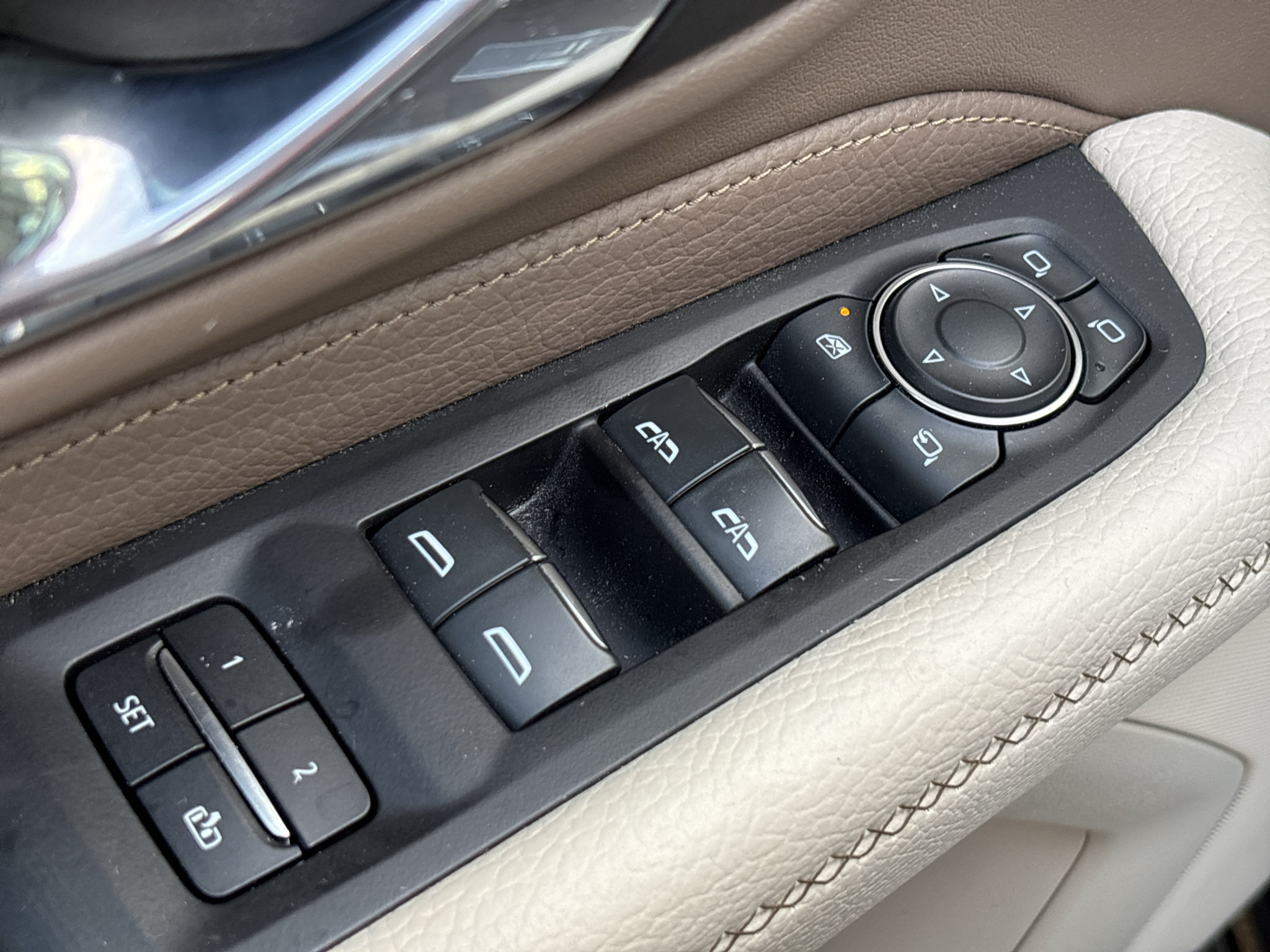 Used 2023 GMC Yukon Denali AWD/4WD image 14