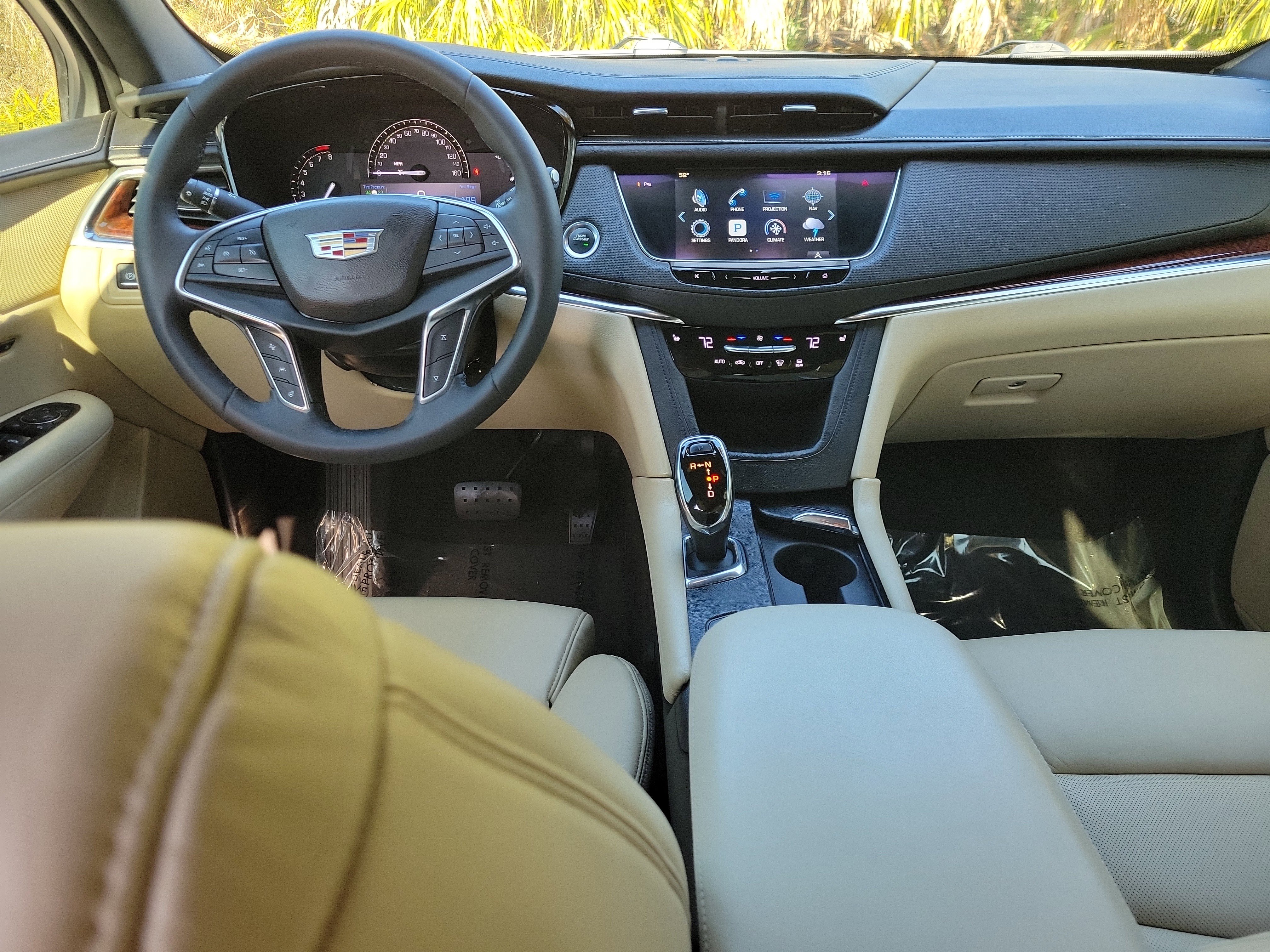 Used 2017 Cadillac XT5 Luxury w/ Driver Awareness Package image 15