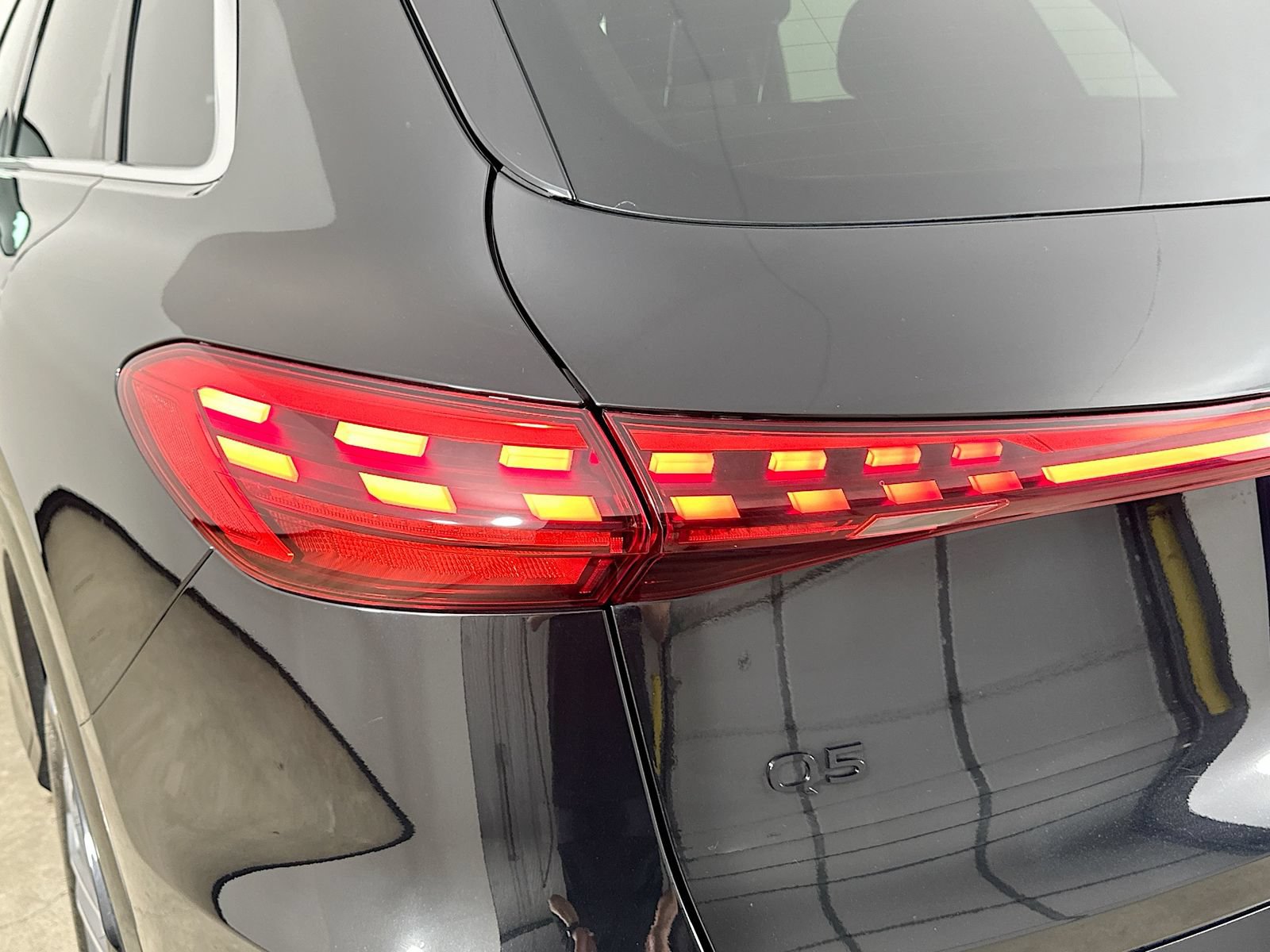 Used 2025 Audi Q5 Premium AWD/4WD image 12