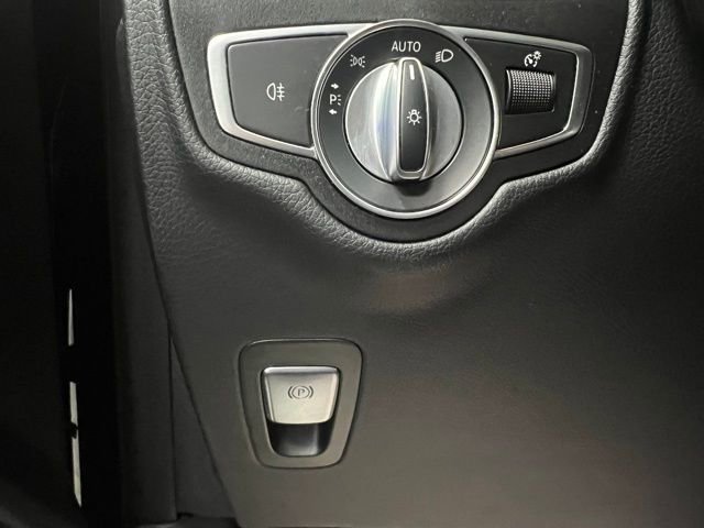 Used 2021 Mercedes-Benz GLC 300 4MATIC image 26