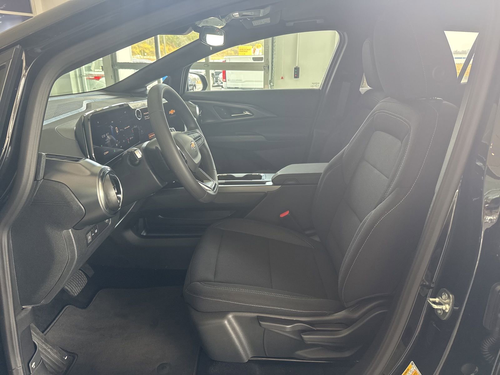 New 2026 Chevrolet Equinox EV LT image 16