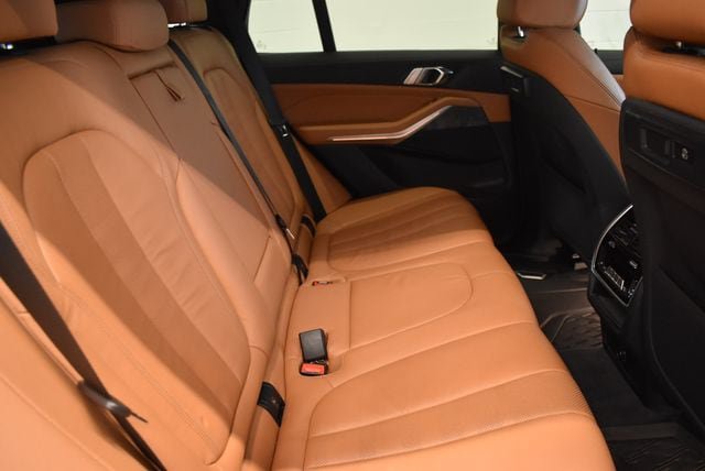 Used 2019 BMW X5 xDrive40i w/ Convenience Package AWD/4WD image 17