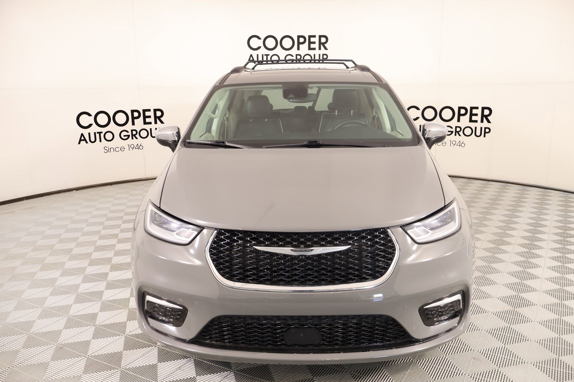 Used 2023 Chrysler Pacifica Limited image 9