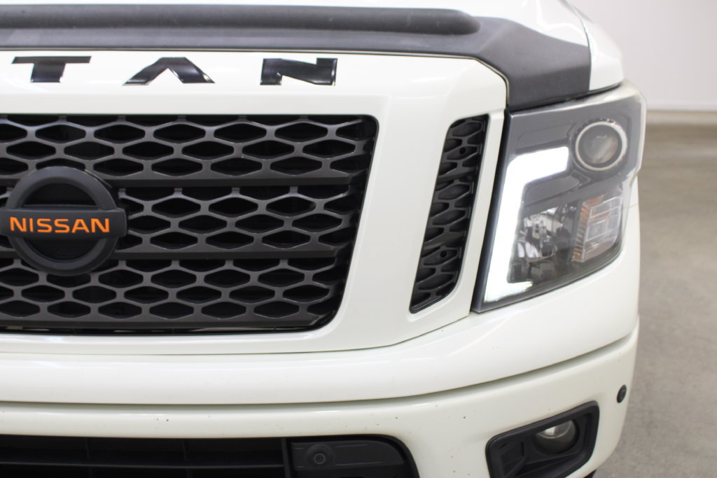 Used 2019 Nissan Titan SV w/ SV Convenience Package AWD/4WD image 8