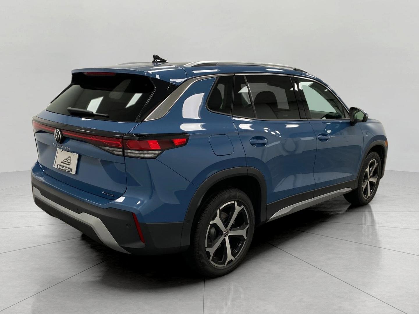 New 2026 Volkswagen Tiguan SE image 3